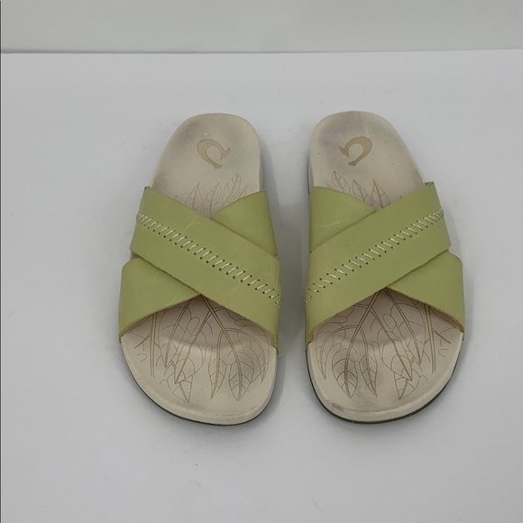 OluKai Kipea Olu criss cross sandals flat muted light green slide leather mule 8 - Picture 4 of 7
